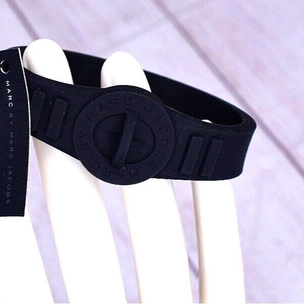 Marc by Marc Jacobs Turnlock Bracelet, Small Rubber Turnlock Bracelet
